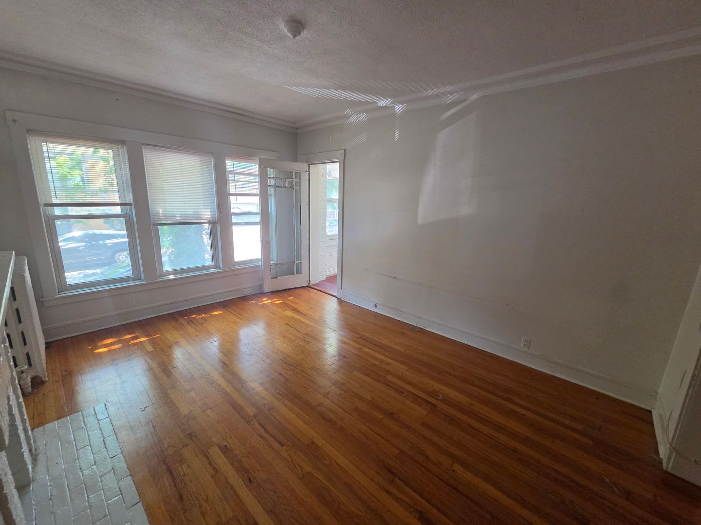 Large 3-bed/1-bath Apartment in the Heart of Rogers Park! – photo 4