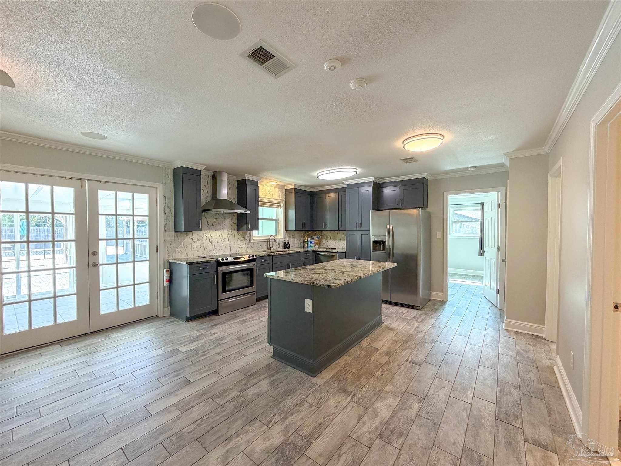 220 Cordoba St – photo 5