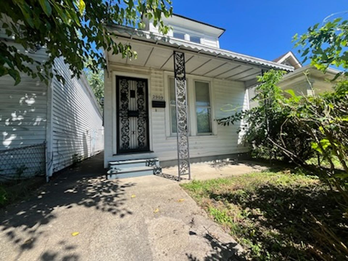 2 bedroom Bungalow! LEASING SPECIAL Move in by 9/15/2026 and receive 50% off of your Deposit. – photo 2