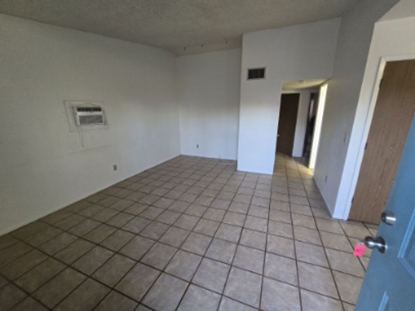 TRIPLEX 2BD/1BA COMING SOON!!! SPACIOUS BACKYARD!! – photo 4
