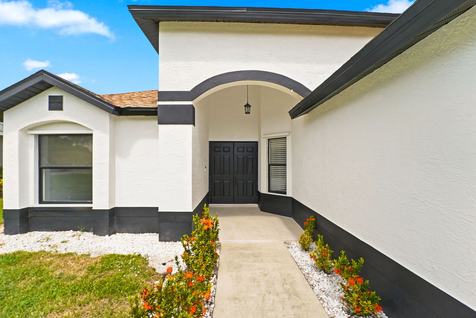 Newly renovated 3-bedroom, 2-bath single-family residence located in the Queens Park community. – photo 4
