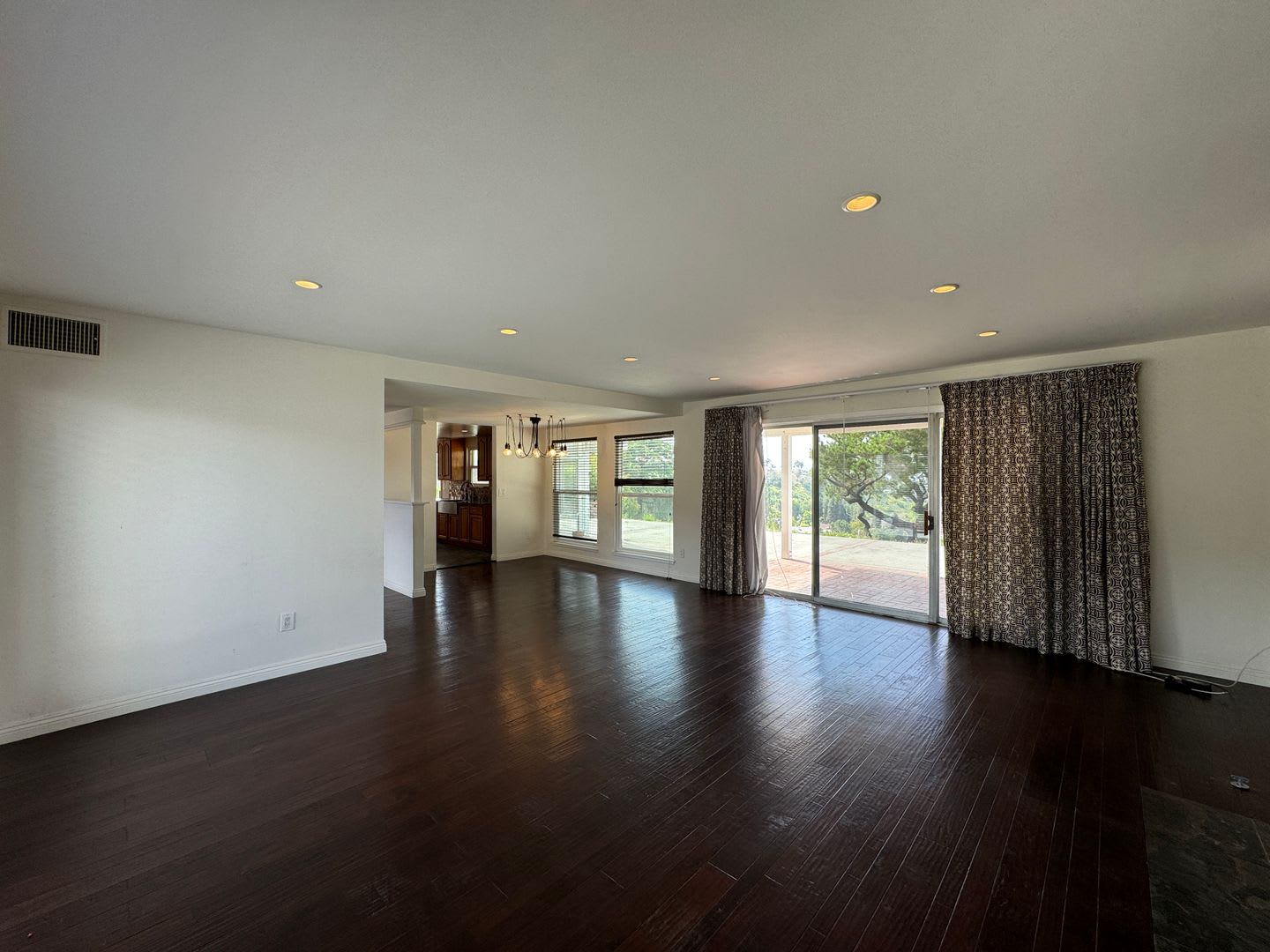 Four Bedroom, Three Bathroom House in Whittier Hillside Neighborhood – photo 5