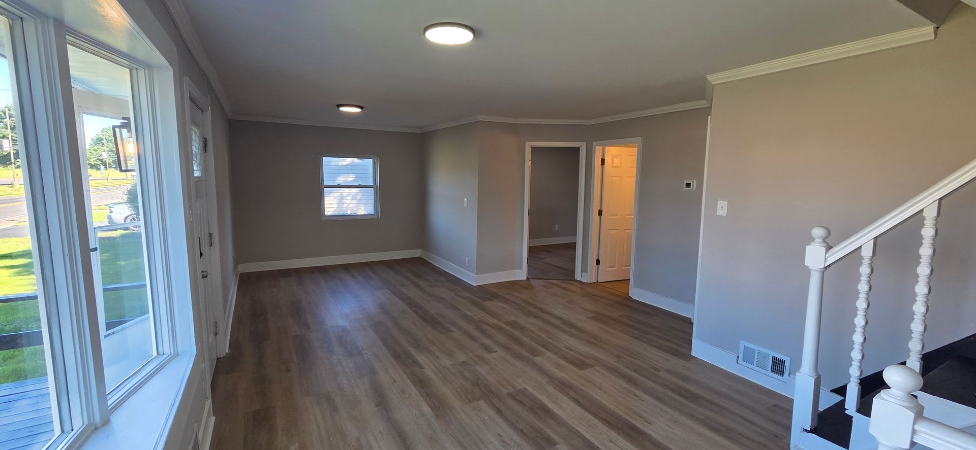 Freshly Updated 6-Bedroom Home with Yard & Driveway – photo 5