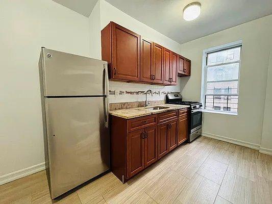 1005 Walton Avenue – photo 2