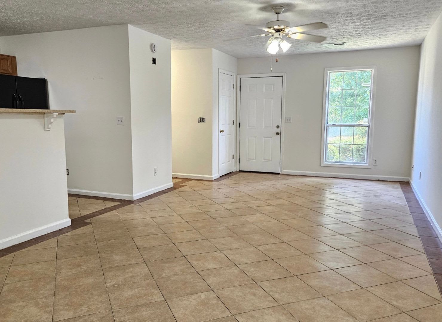 Beautiful 3 bedroom, 2 bath ranch home in Rex – photo 5