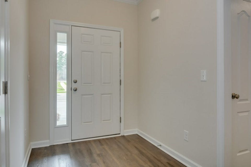313 norwich Drive – photo 2