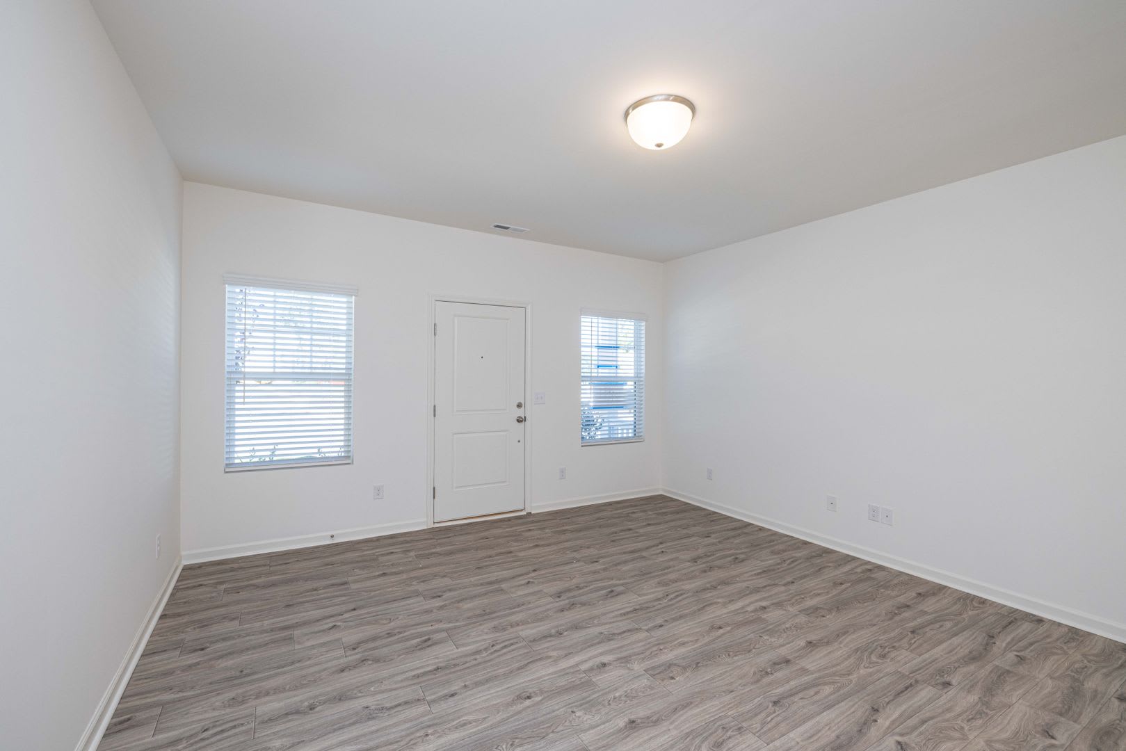 Beautiful Modern 2-Bedroom Townhome -AVAILABLE AUGUST 2026 – photo 4