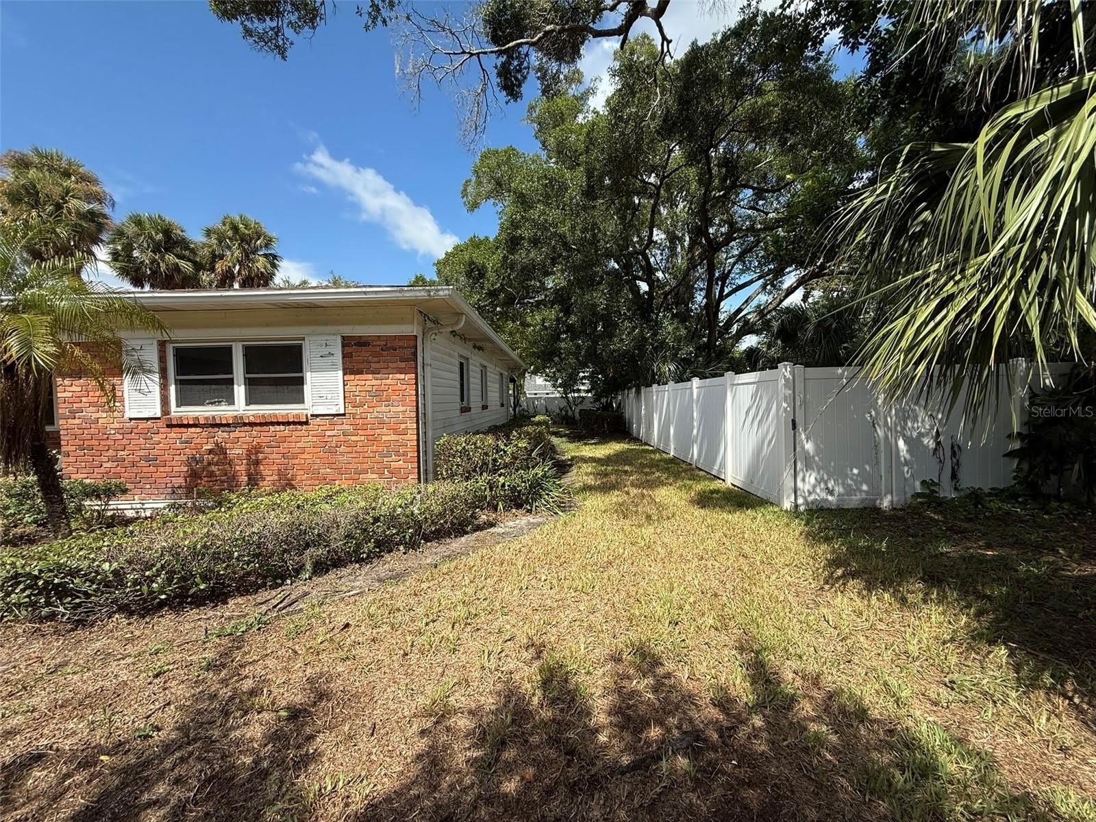 215 S WEST SHORE Boulevard – photo 2