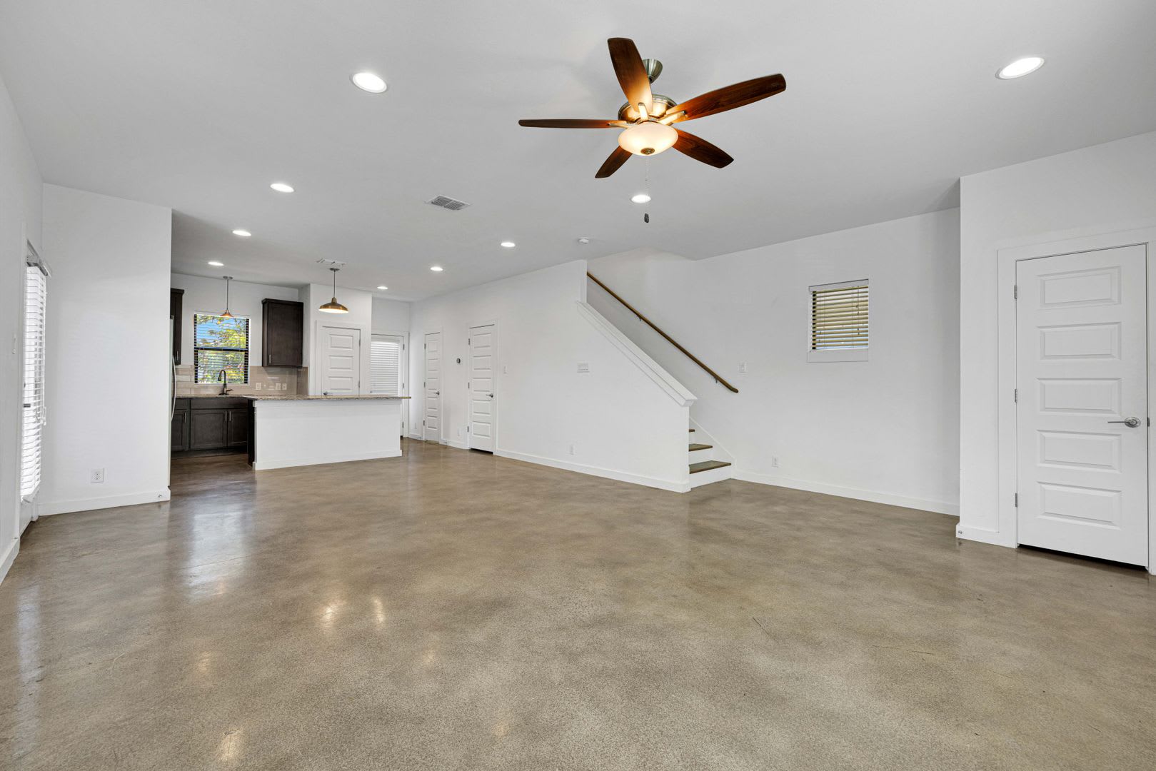 2 Bed / 2.5 Bath Home Available in Dignowity Hill Historic District – photo 5