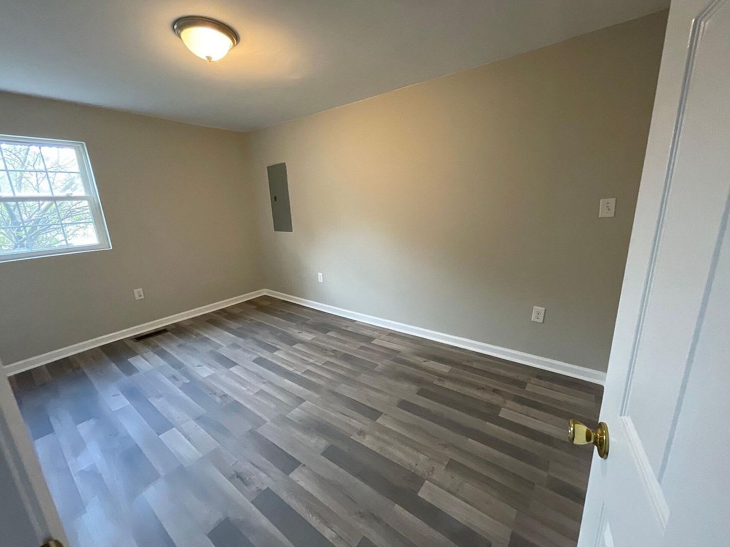 Room in 3 Bedroom Home at Glory St – photo 2