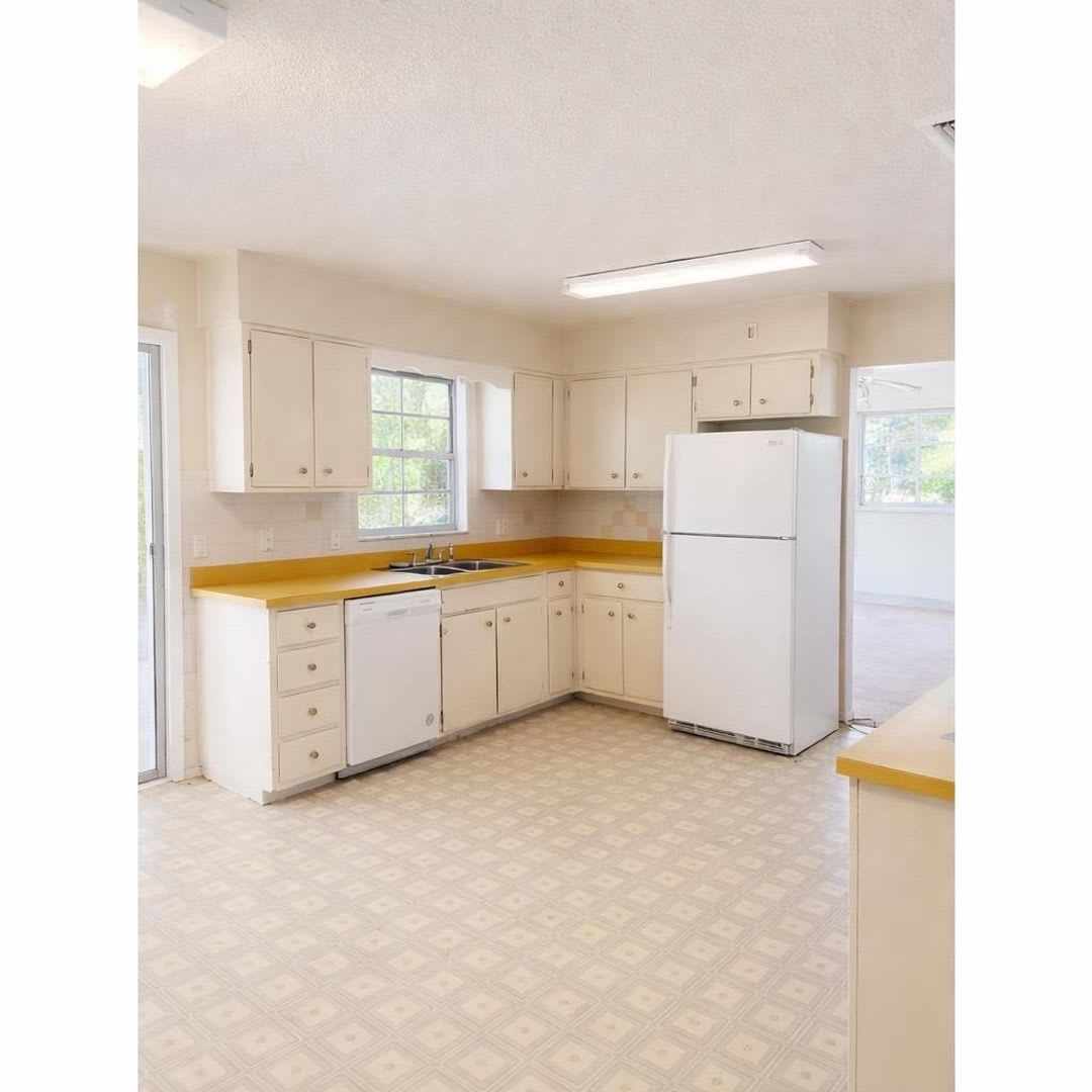 COMING SOON! Spacious 2-Bedroom Home in Silver Springs Shores – photo 2