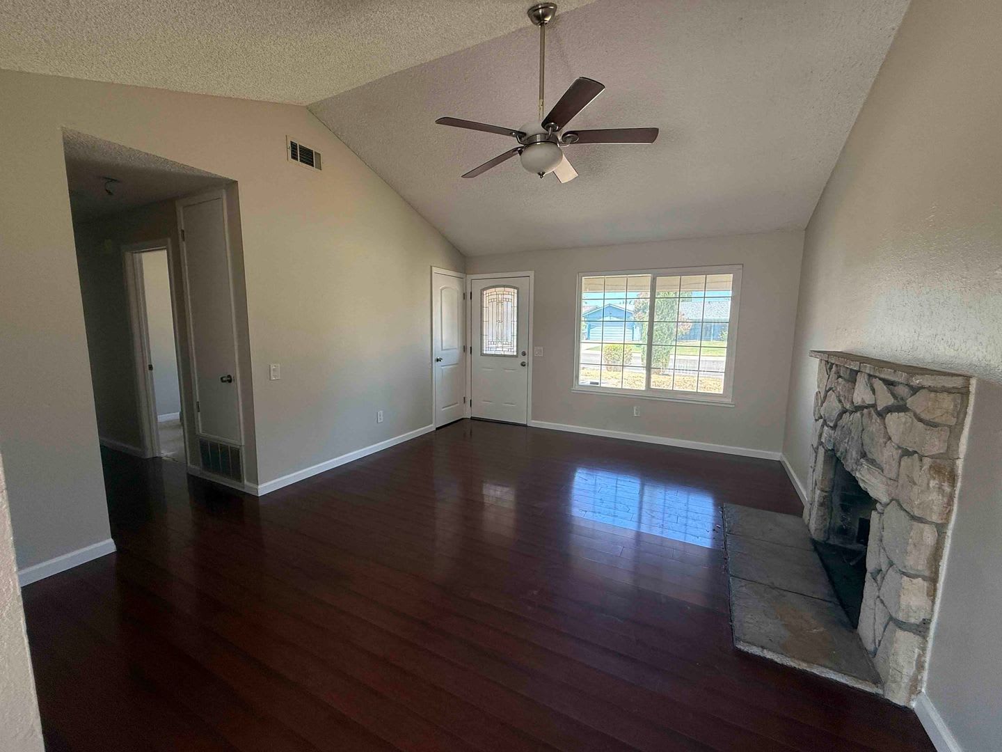 Single Story 4 Bedroom – photo 2