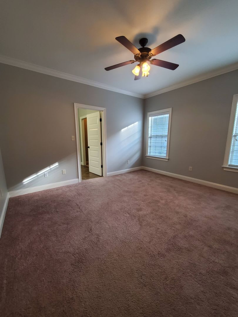 Modern Elegance in the Vineyards: 3-Bedroom Home with Granite Countertops, Wood Floors, and Privacy Fenc – photo 5