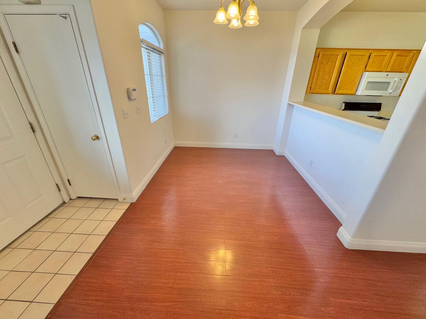 Super Summer Special 500 Off First Month S Rent Beautiful 2 Bedroom Townhome With 2 Car Garage In Gated Community Near Summerlin – photo 3