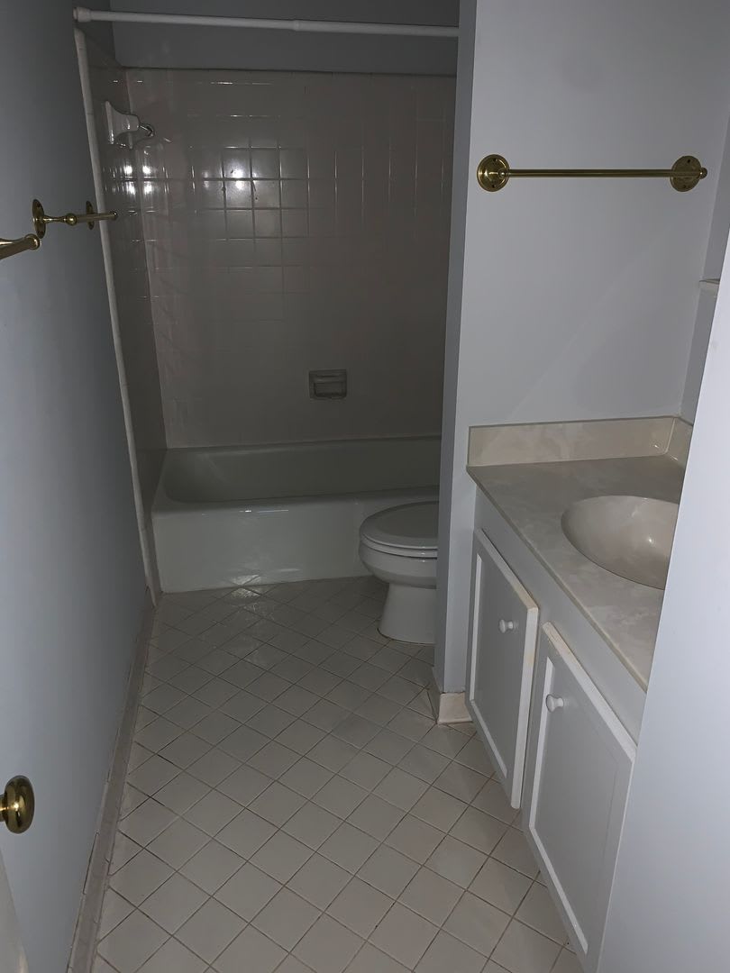 Prime Devine Street Location 3 Bed 3 Bath Available August 15 – photo 2