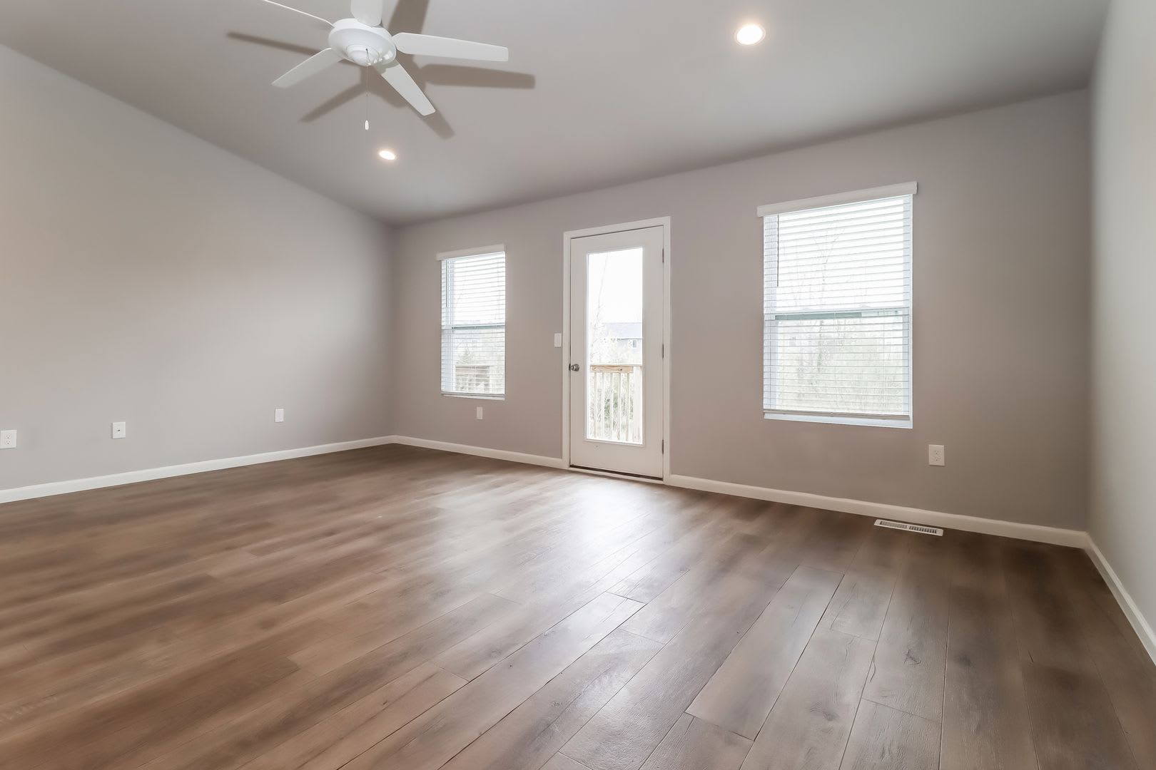 3049 Trafalgar Drive – photo 2