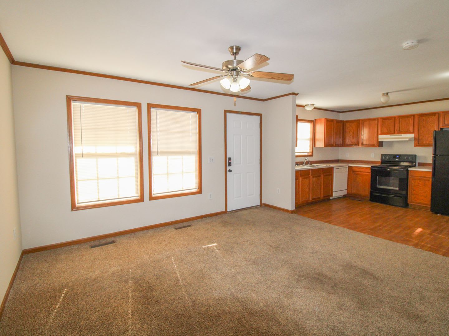 Beautiful 3 Bedroom Duplex In Convenient Pulaski Location – photo 4