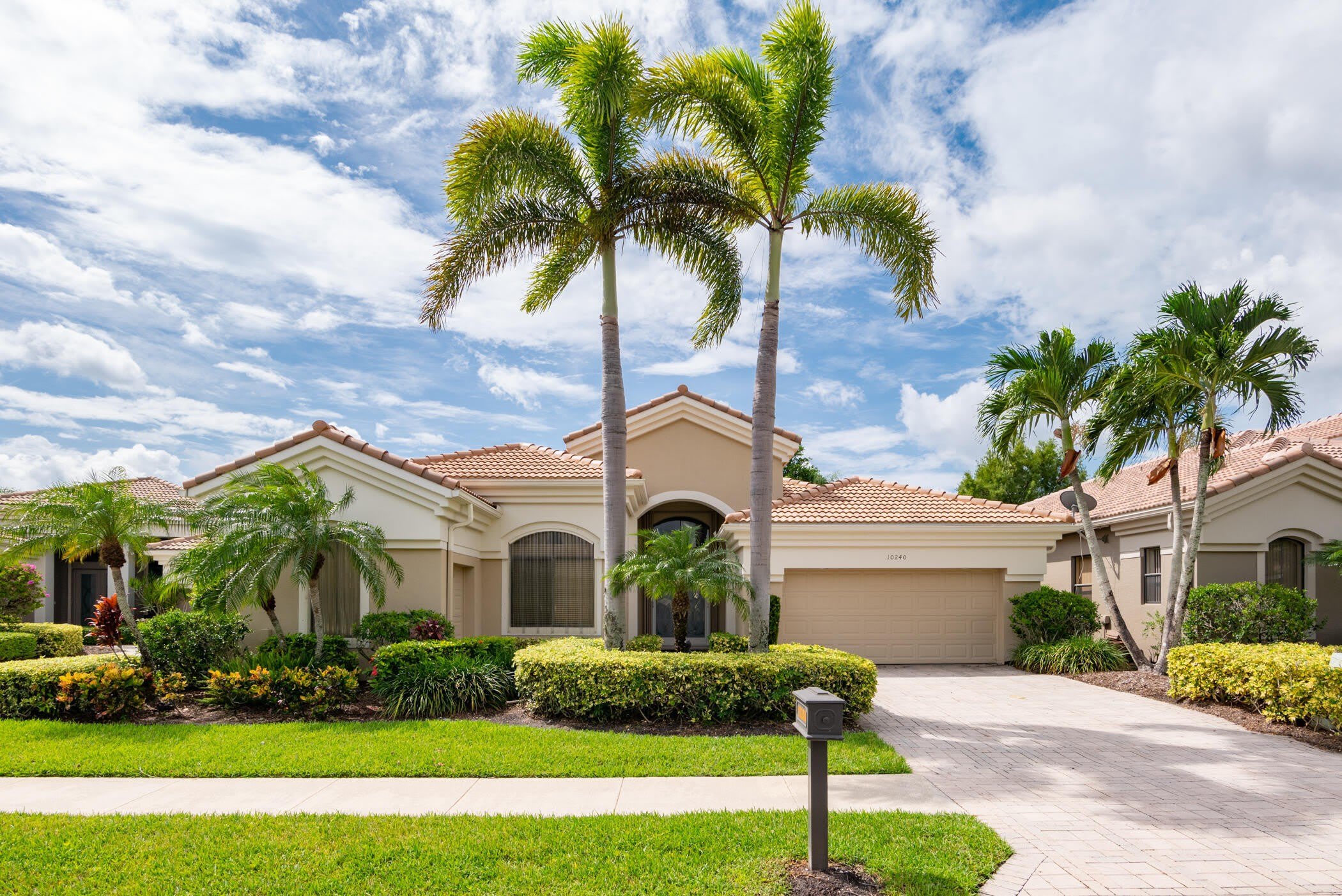 10240 Blue Heron Cove – photo 1