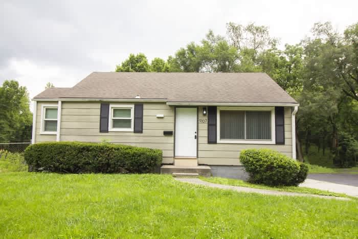 9107 Charlotte Street – photo 2