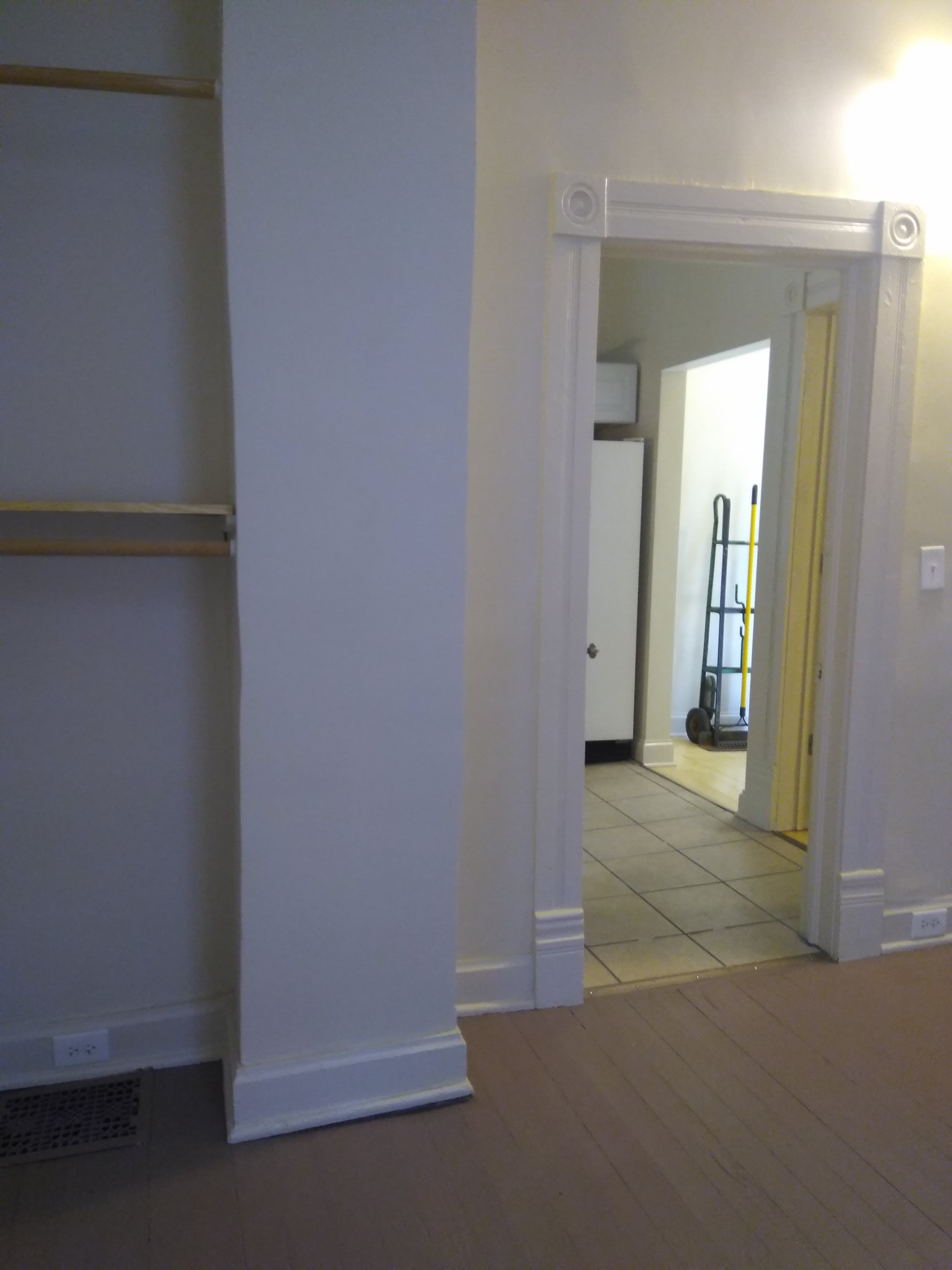 3920 Wyandotte St – photo 2