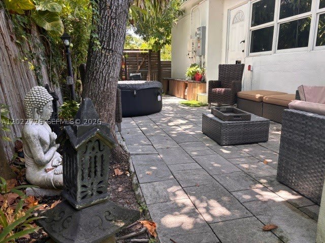 8228 NE 8th Ct – photo 1