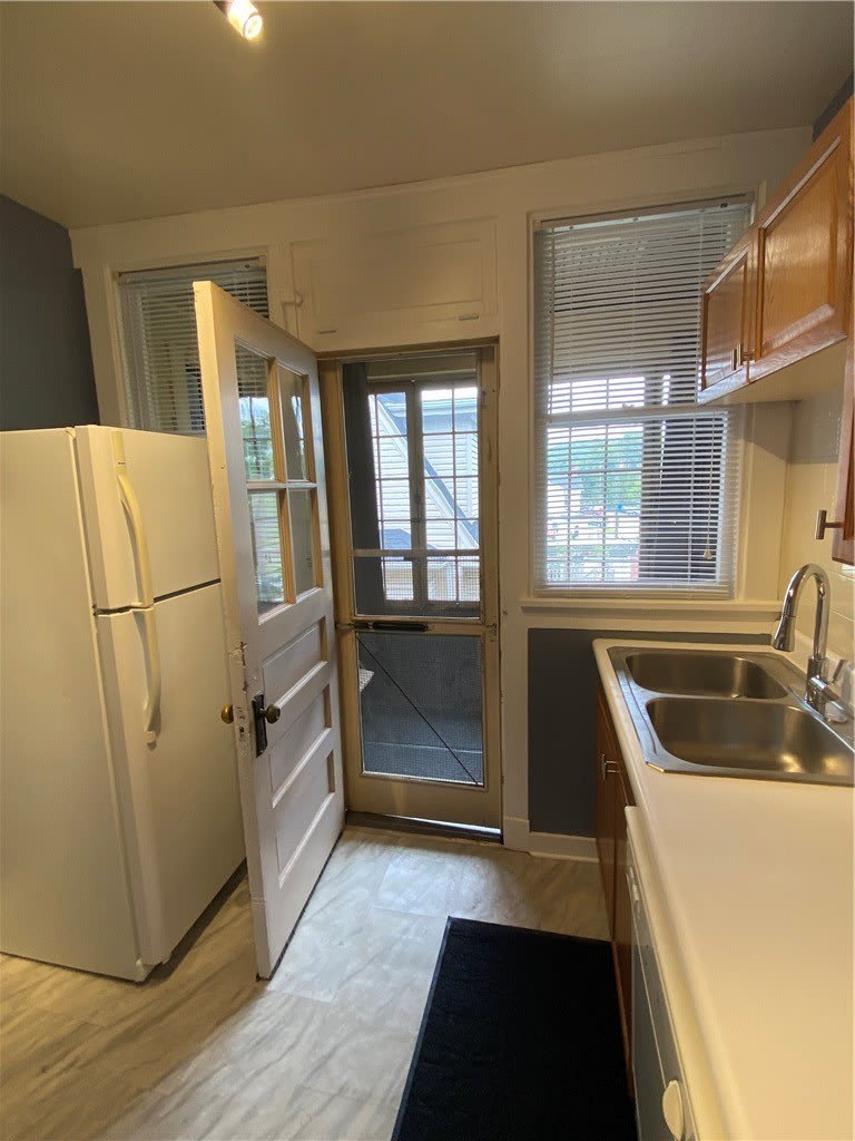 271 Center Ave – photo 5