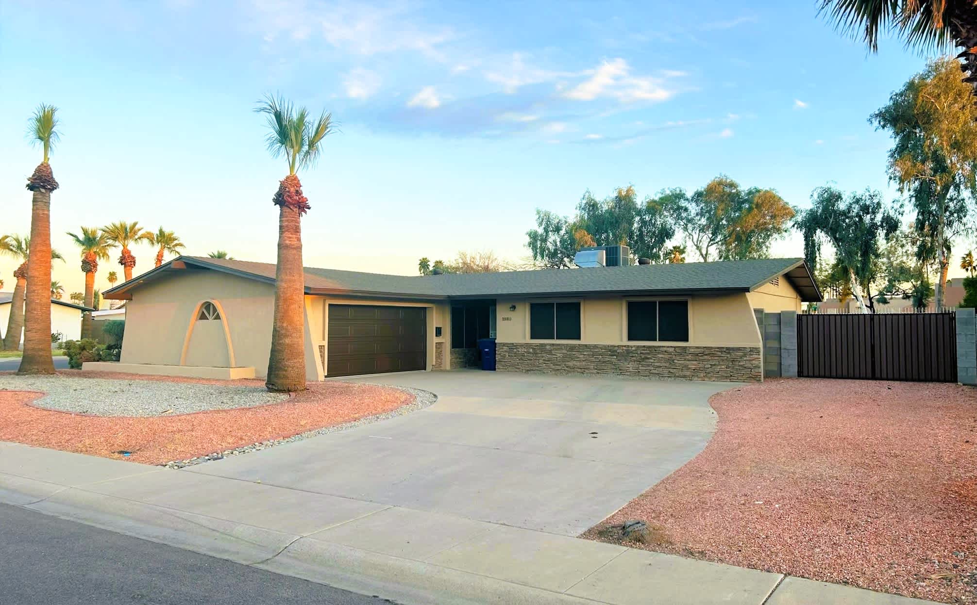 1989 East Dunbar Drive – photo 1