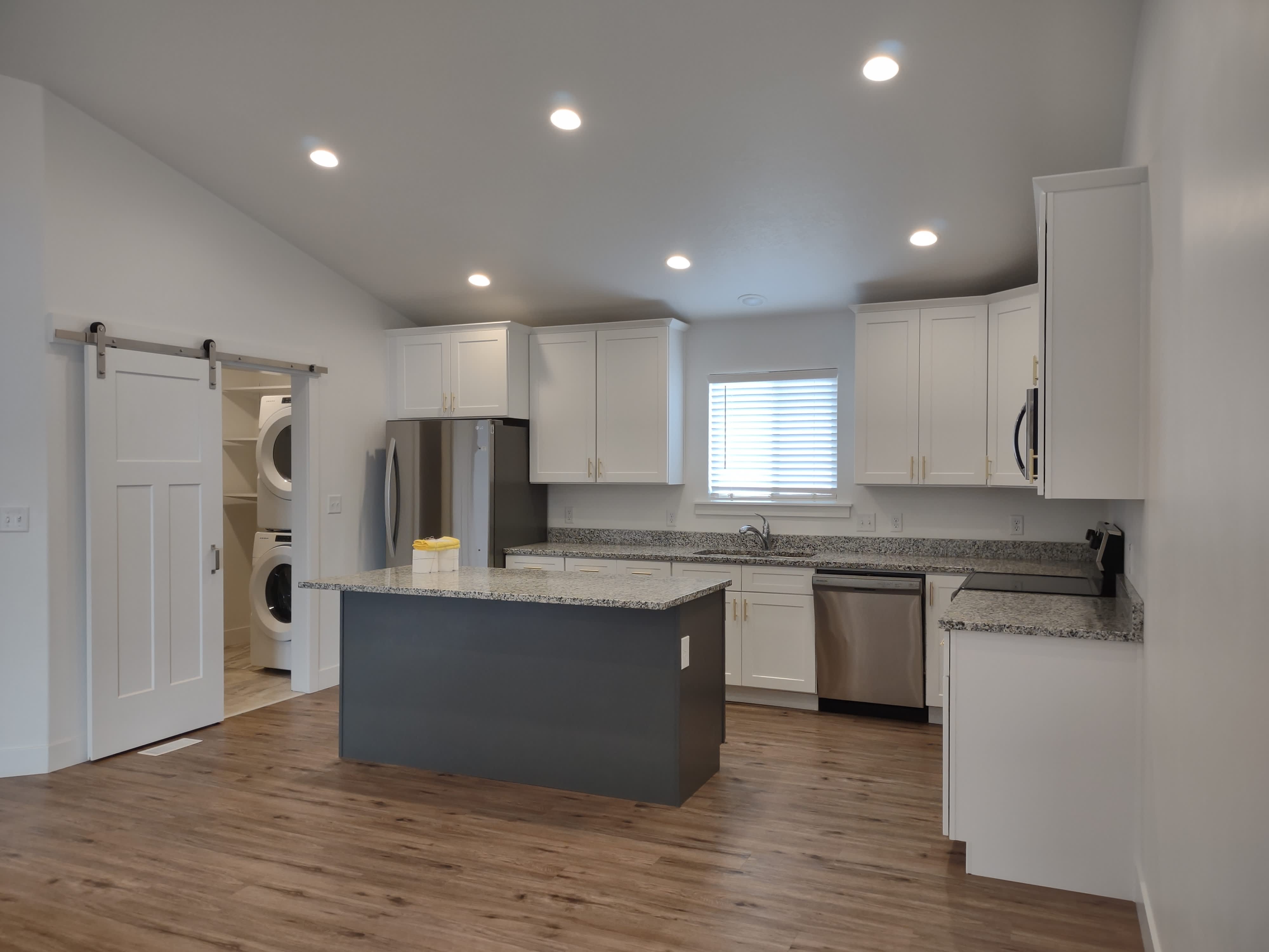 2284 East Weeping Willow Way – photo 2