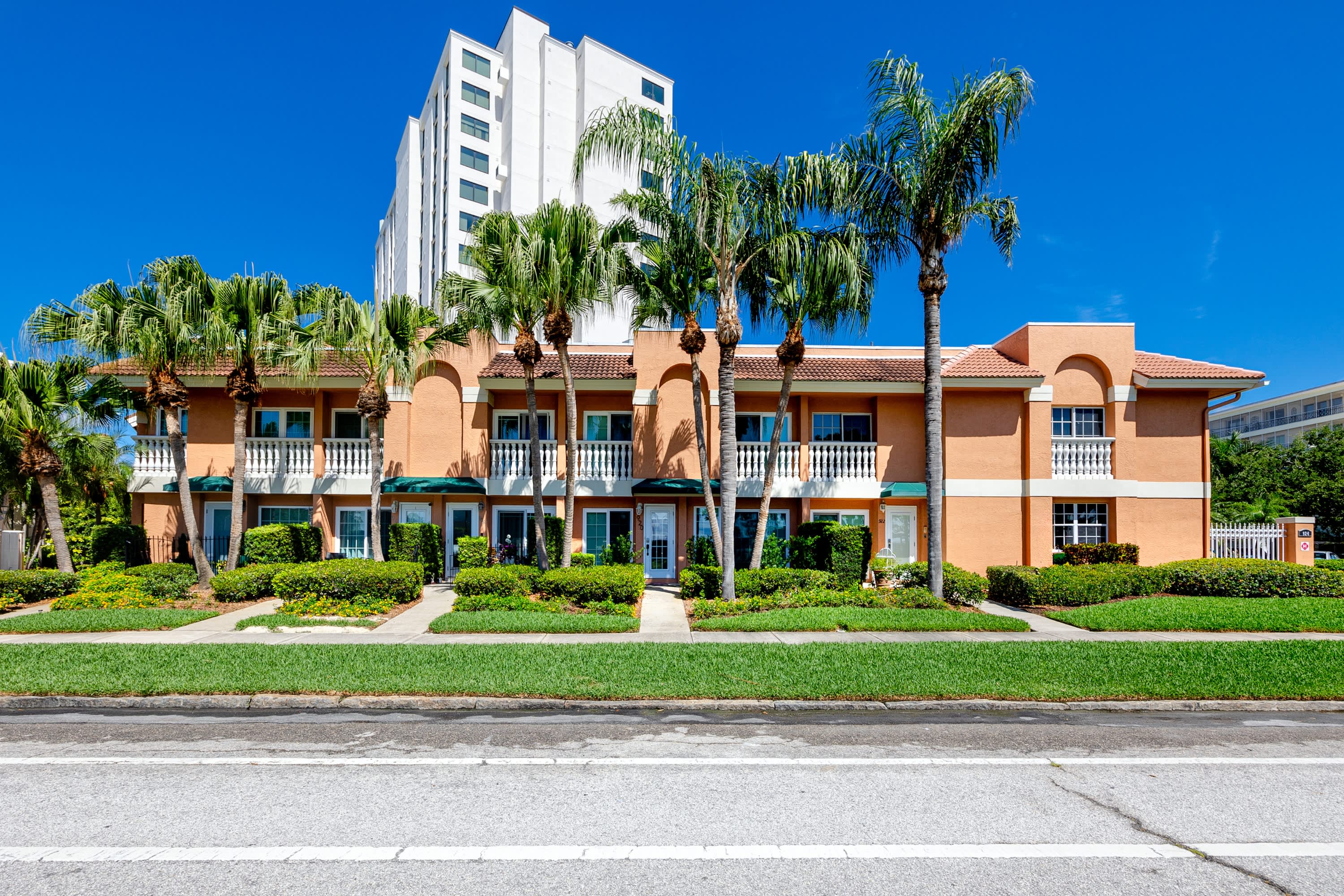 920 North Shore Drive Northeast – photo 1