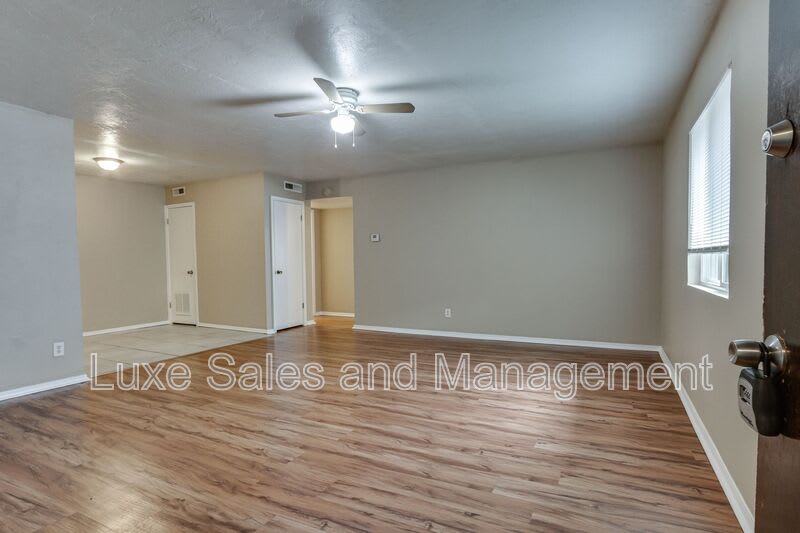 6026 NW Expressway – photo 5