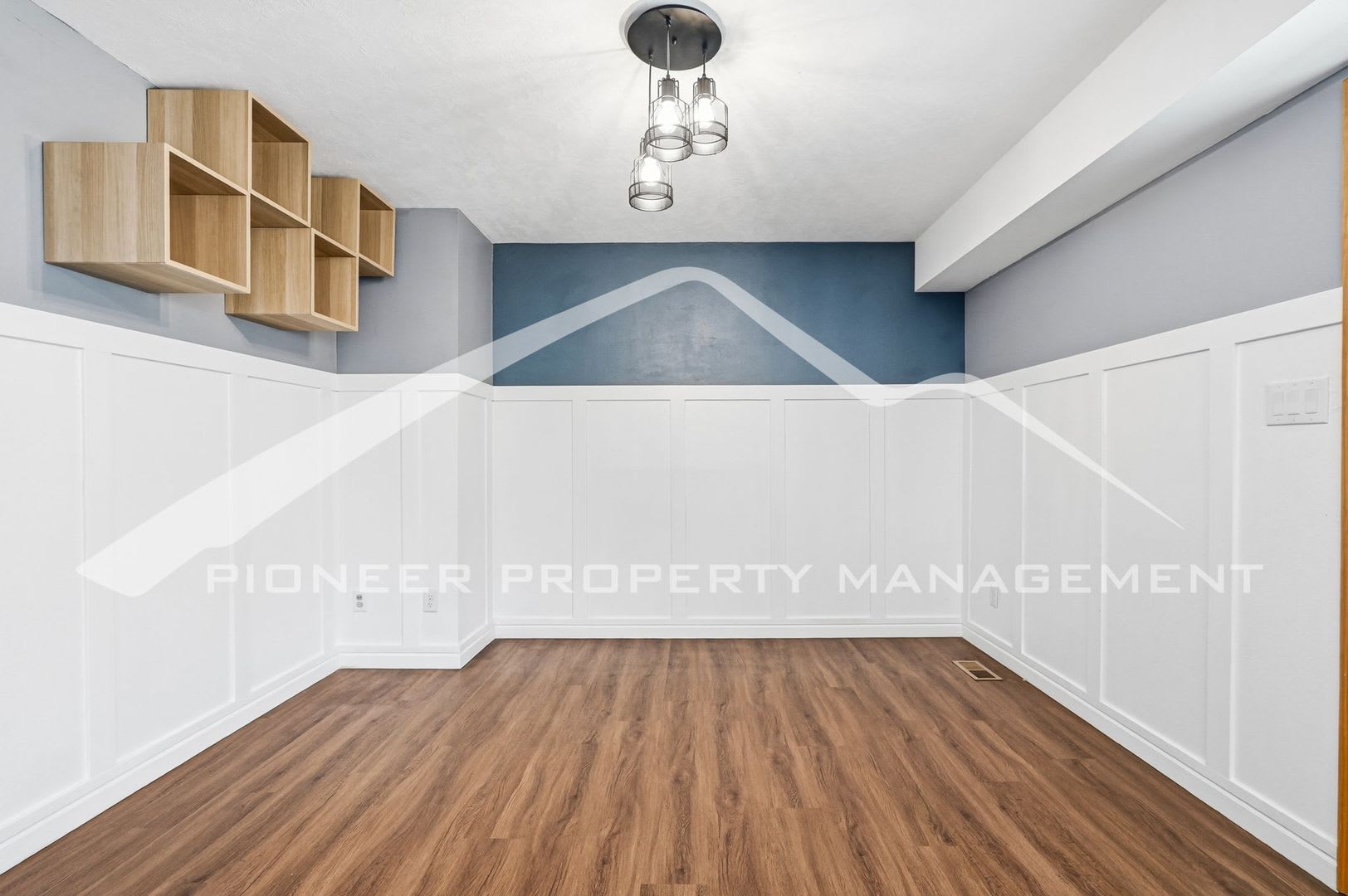 Spacious Townhouse with Washer/Dryer and Central AC – photo 5