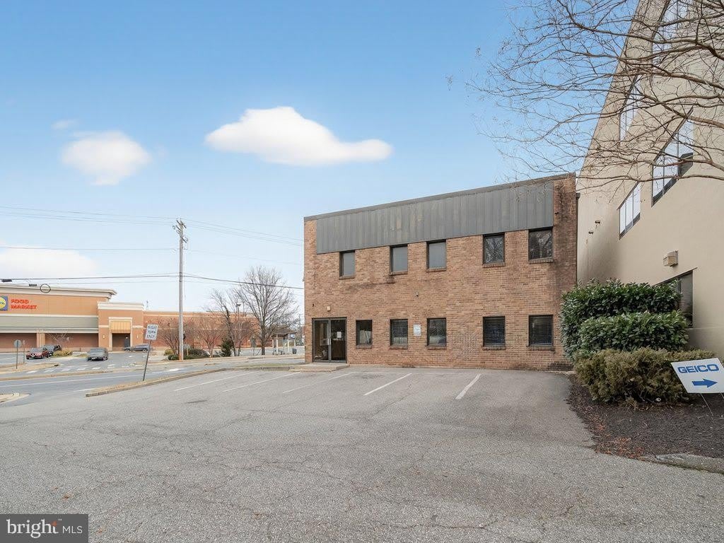 2563 FOREST Drive – photo 5
