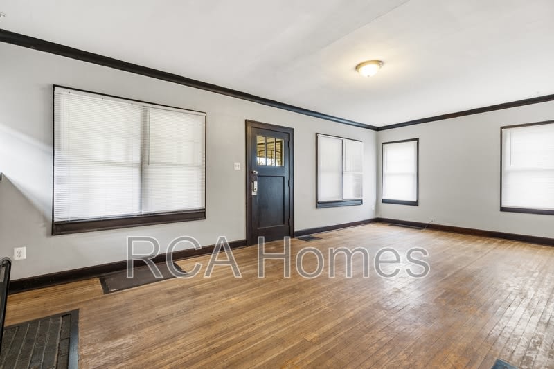 969 North Linwood Avenue – photo 2