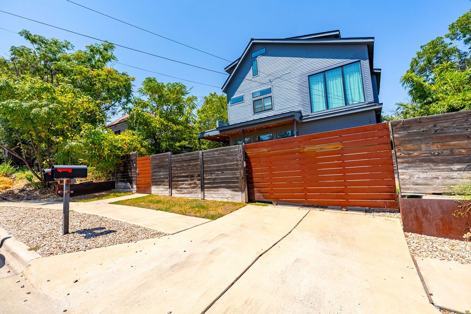 Beautiful 3 Bedroom 3 5 Bathroom Home In East Austin – photo 2