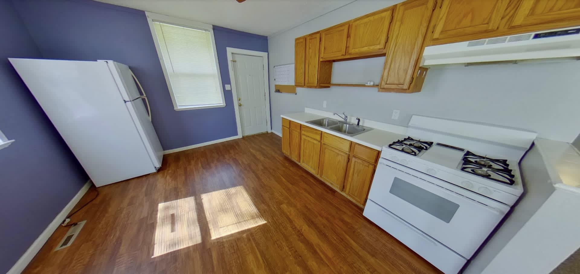 Updated Duplex + Washer &amp; Dryer + Off-Street Parking! Available November 3rd! – photo 3