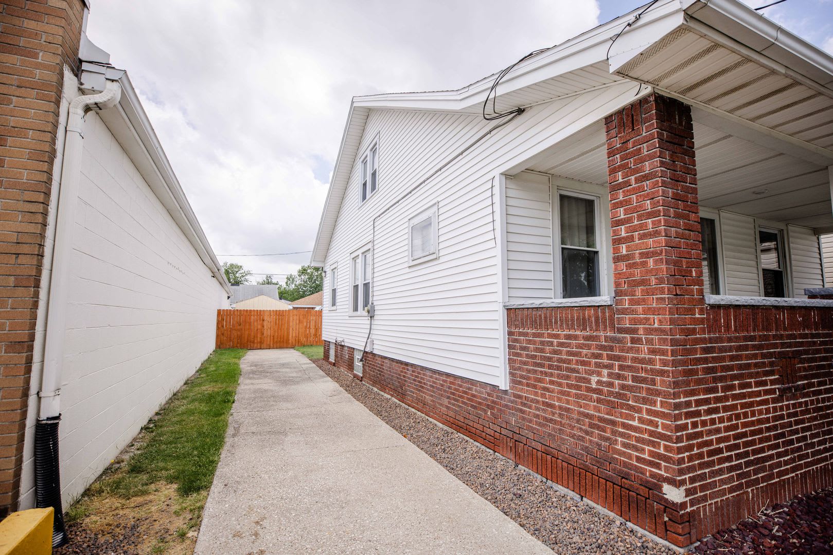 Beautiful Two Bedroom Home With Large Upstairs Bonus Room New Appliances Washer And Dryer Many Amenities – photo 5