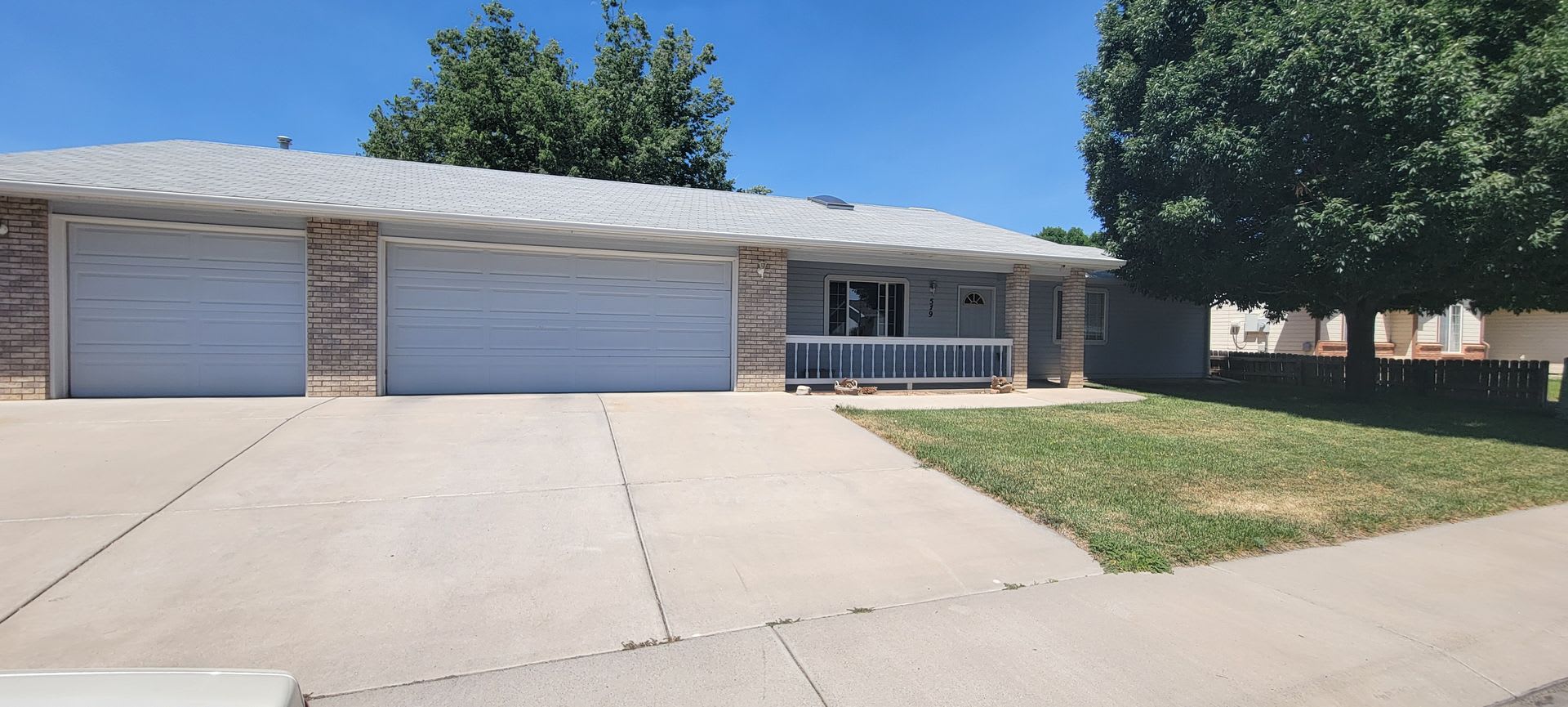 Spacious Home in Established Neighborhood – photo 1