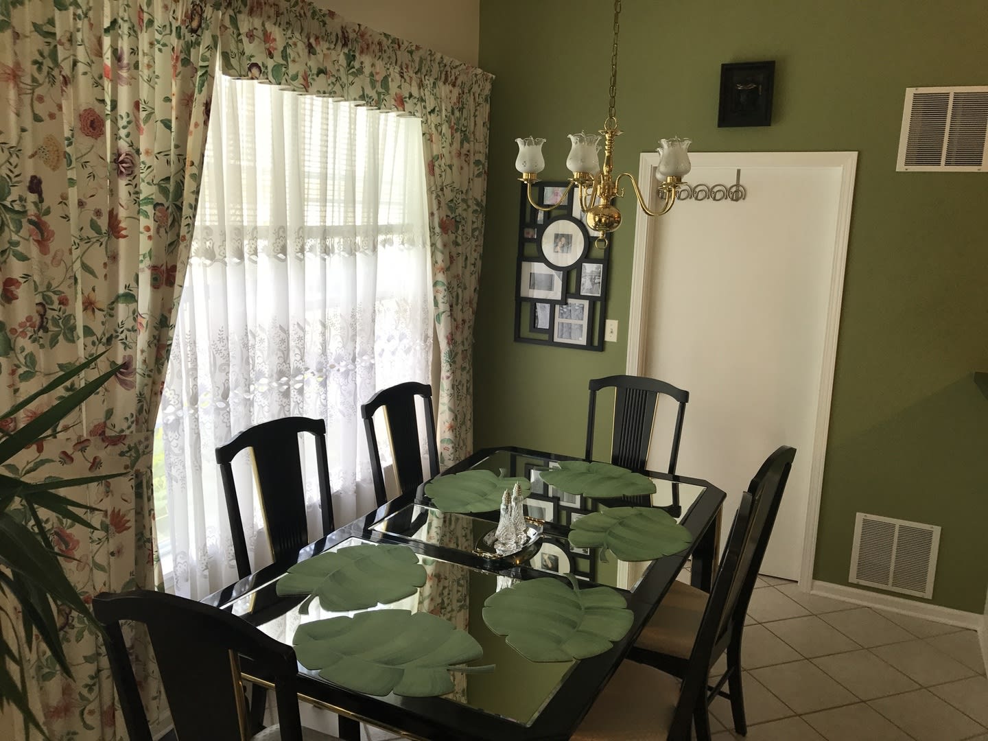 Exceptionally Clean 2-Bedroom Ranch with Double Car Garage – photo 3