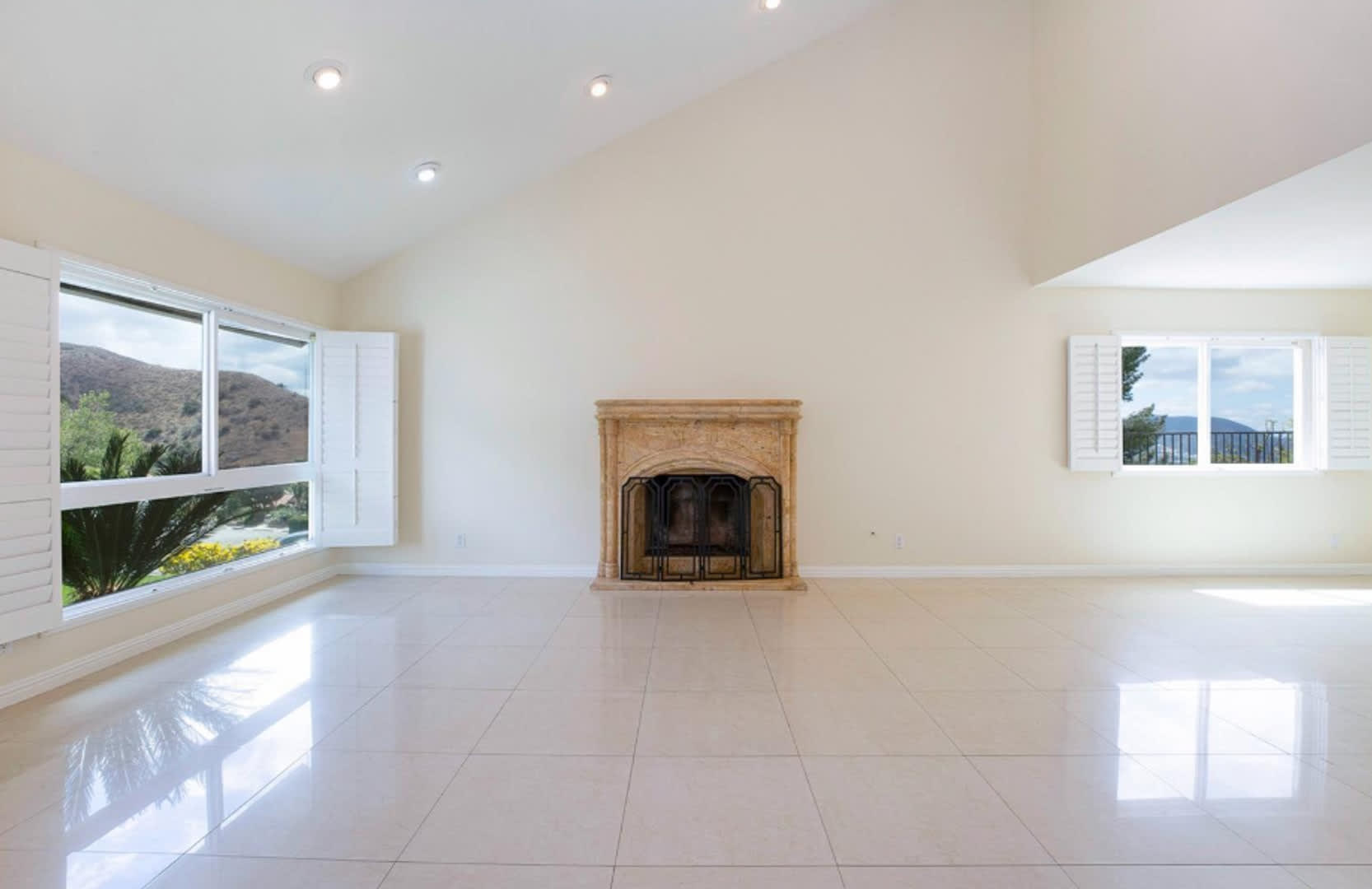 Luxury Home with Spectacular View – photo 5