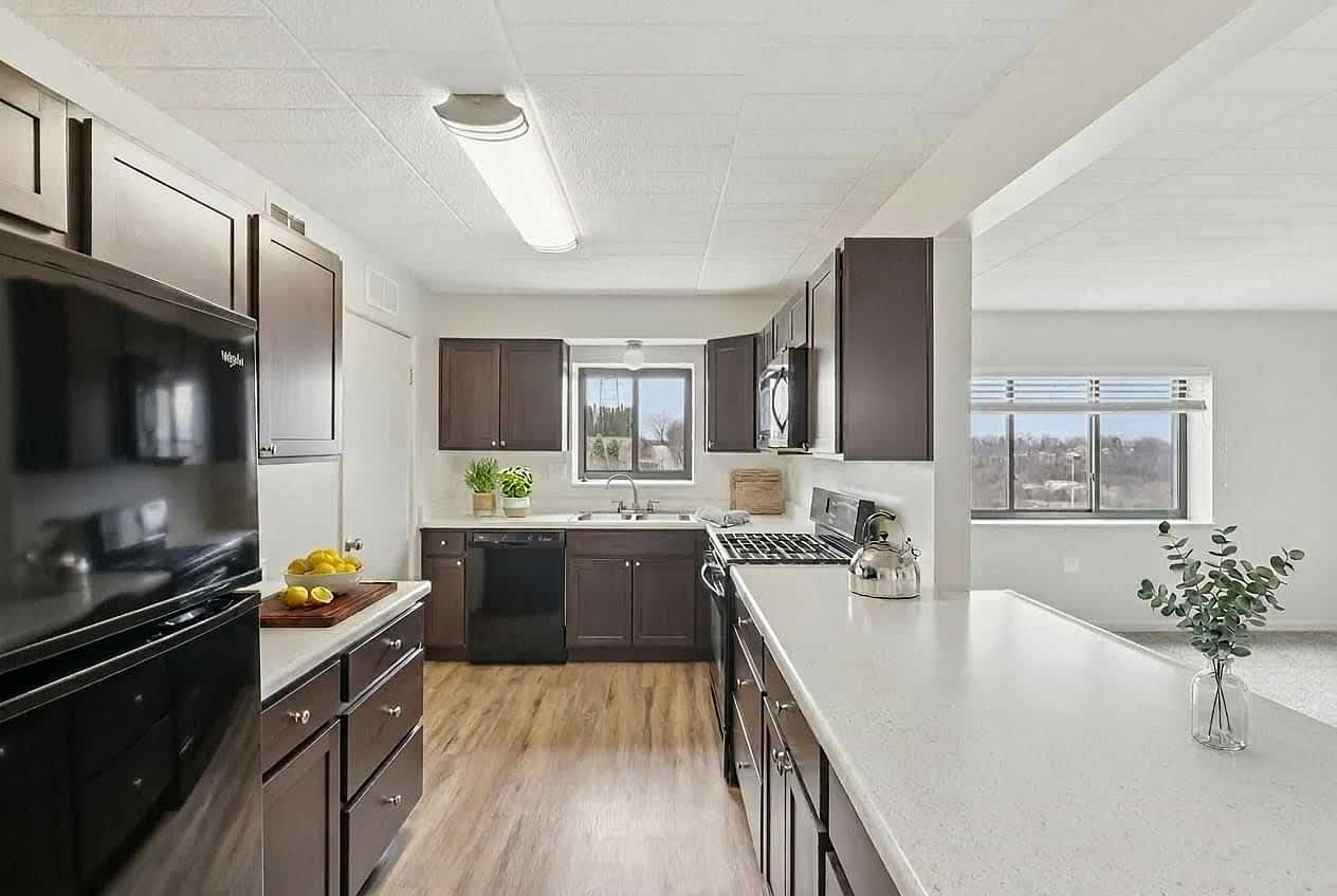 Bryn Mawr Apartments – photo 2