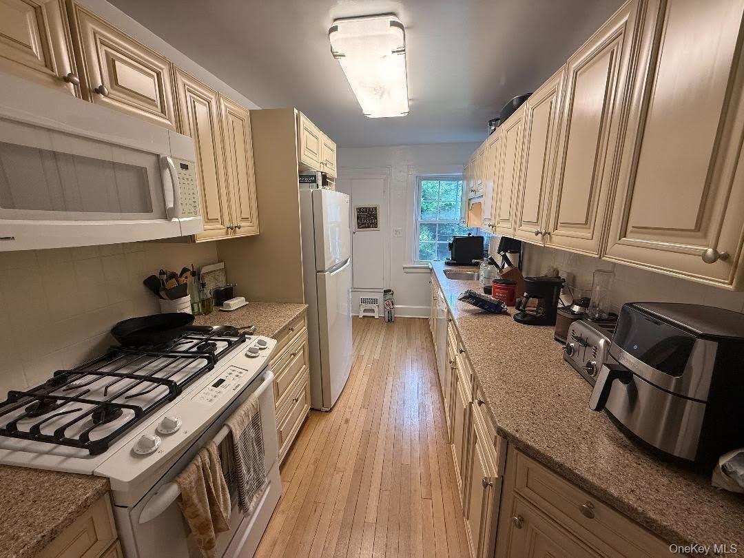 460 Carol Place – photo 5