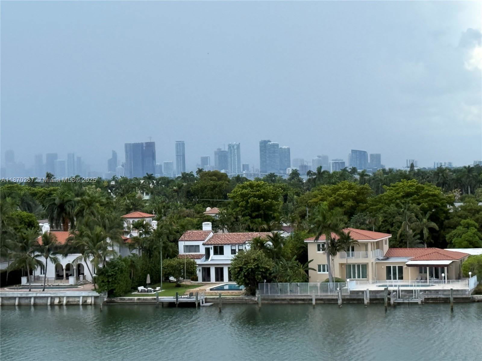 5900 Collins Avenue – photo 2
