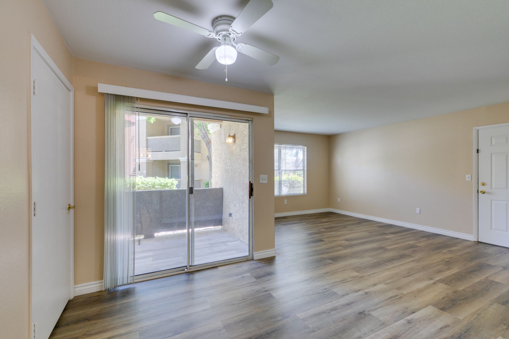 Beautiful 2Bed/2Bath First Floor Condo located in Silverado Ranch – photo 2