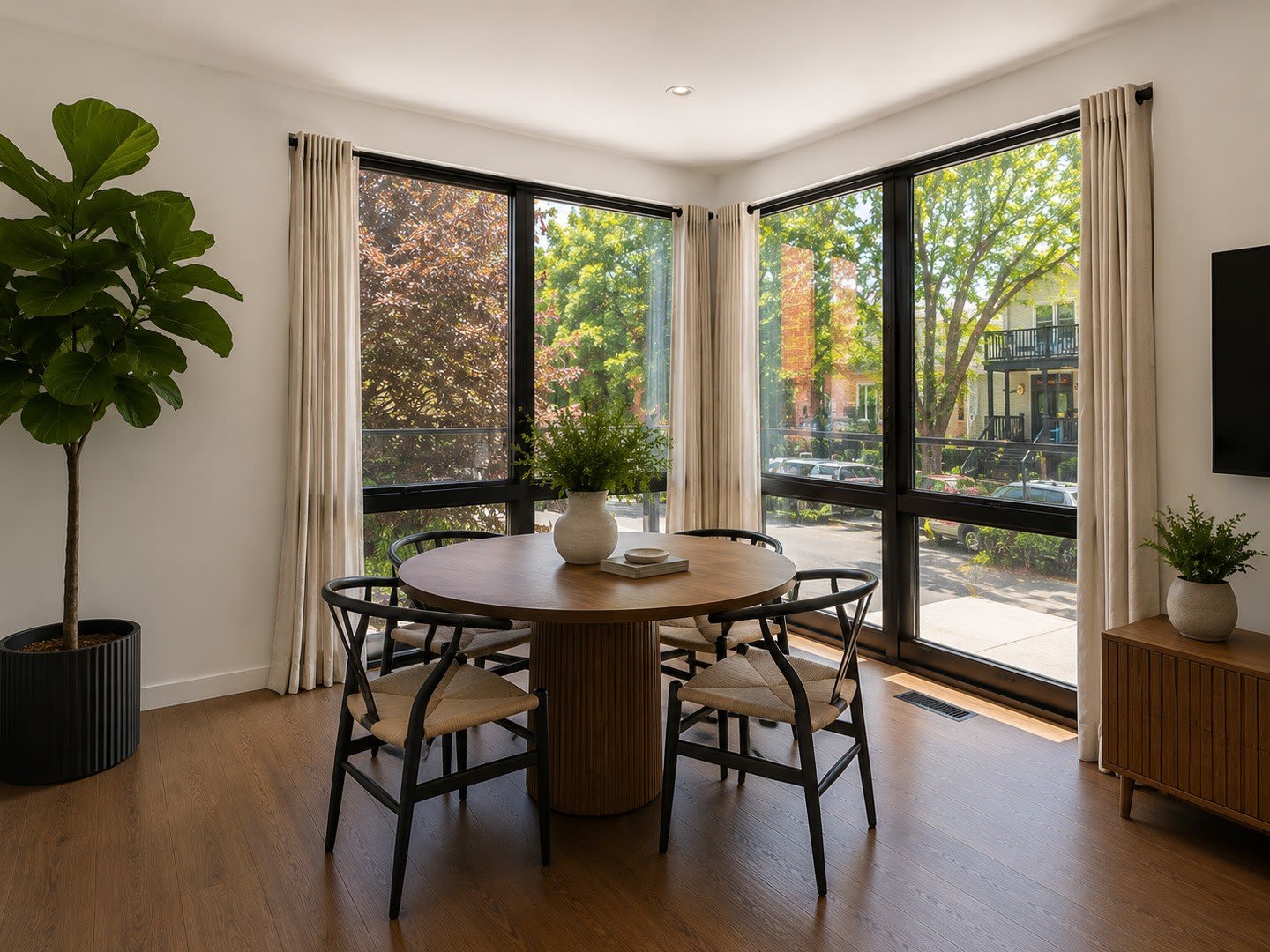 3710 N Kenmore Avenue – photo 4