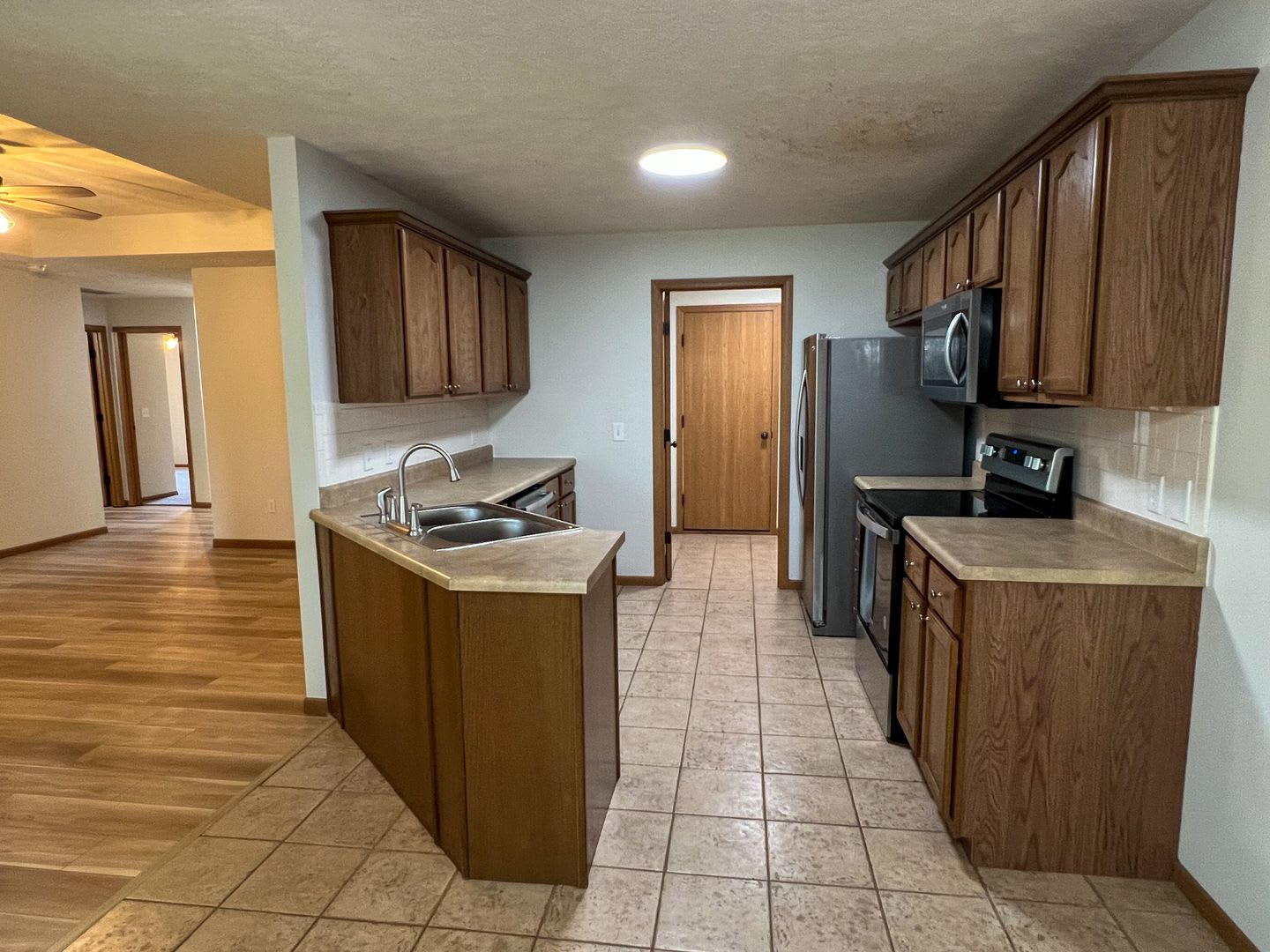 3 Bedroom 2 Bathroom 2 Car Garage – photo 4