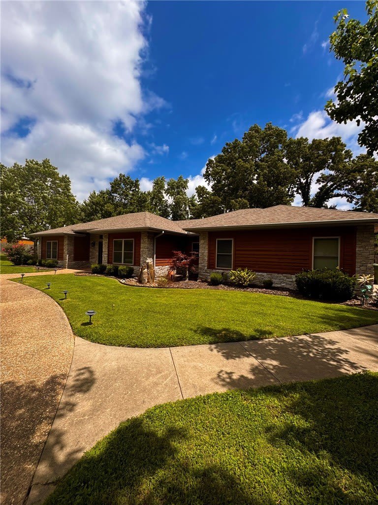 723 Lakeview Drive – photo 3