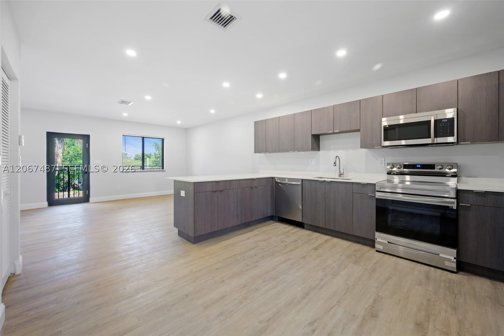 349 NW 40th St – photo 4