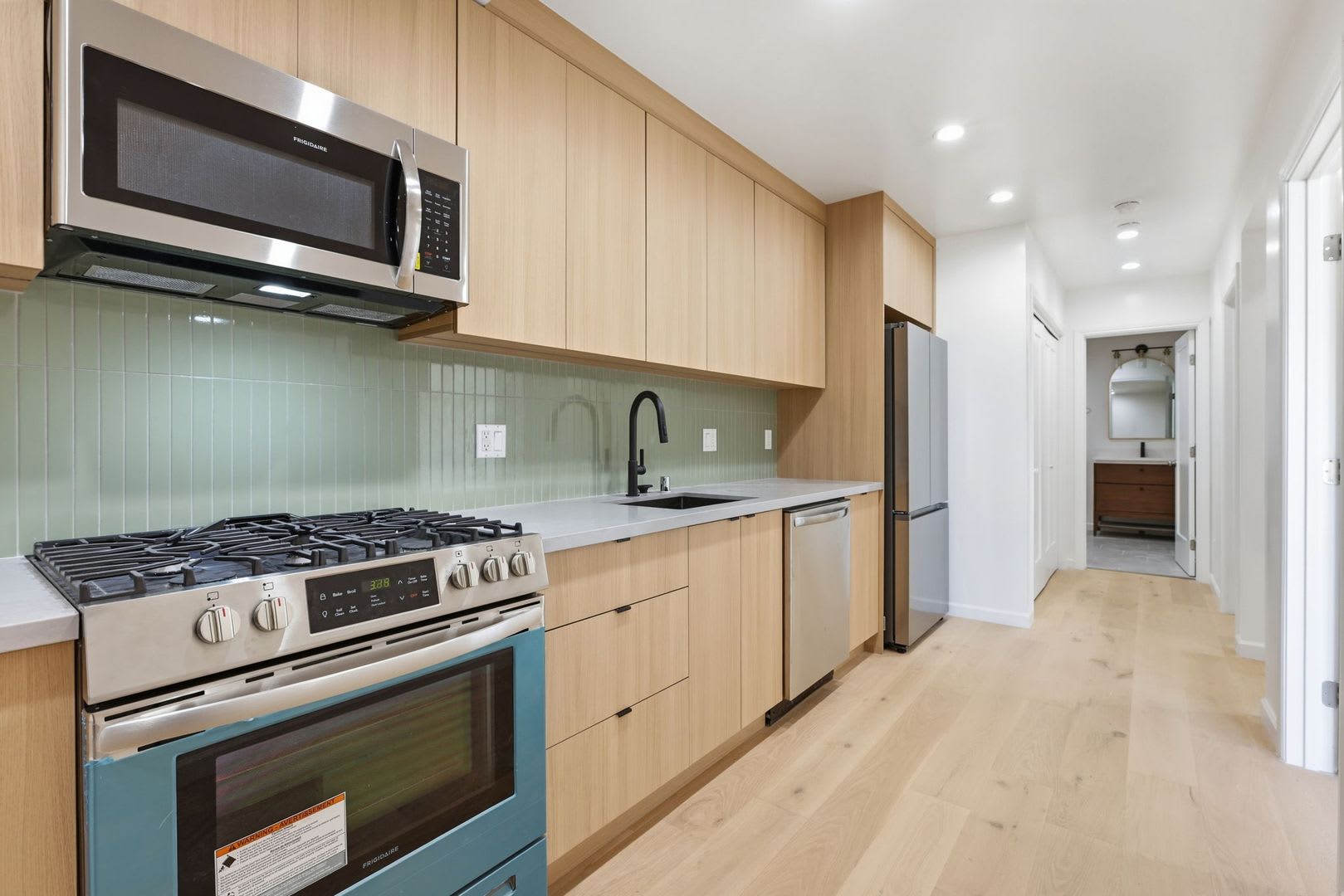 Brand New 1-Bed 1-Bath w/ In-Unit Laundry Near Haight-Ashbury – photo 4