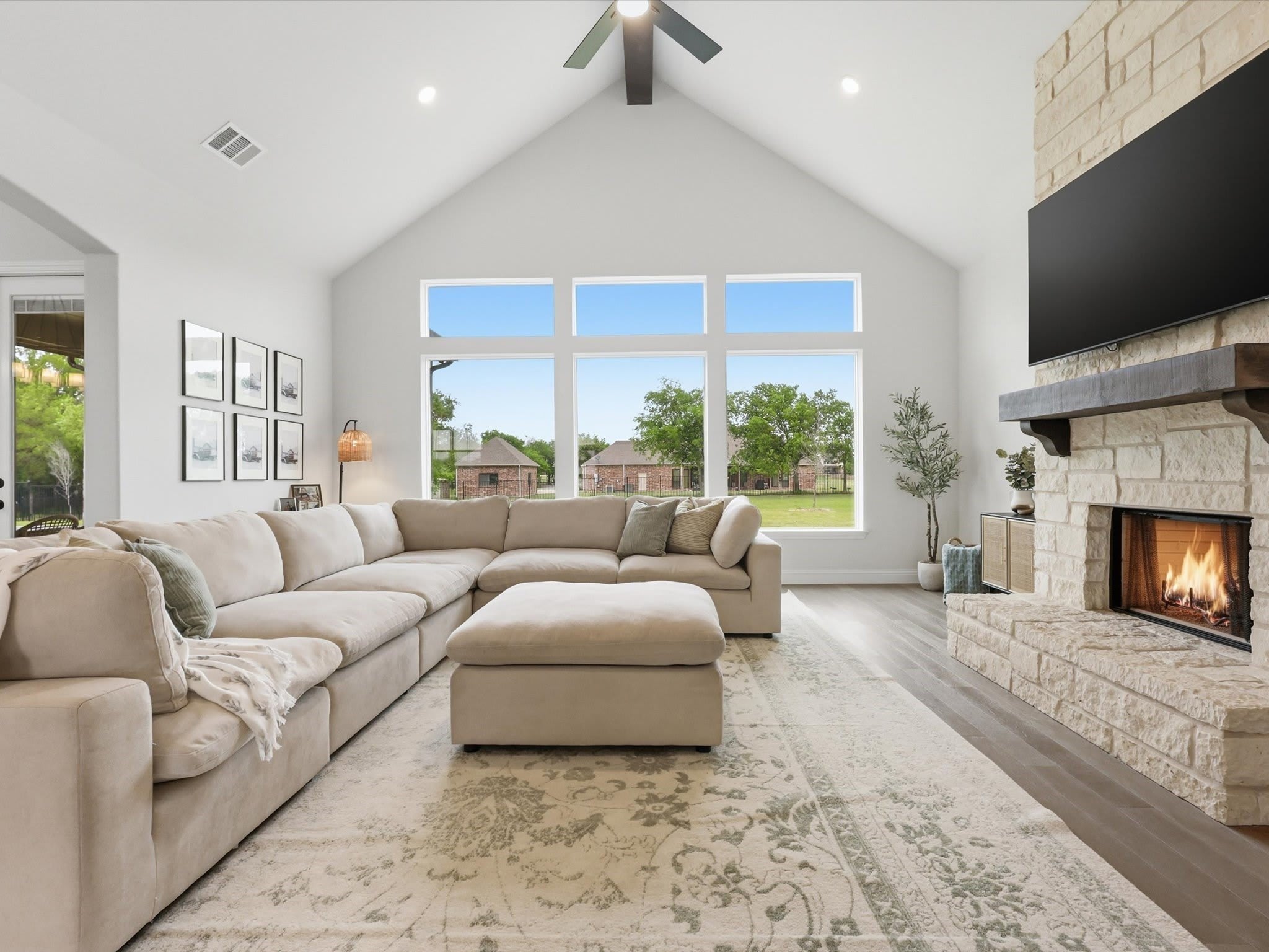 300 Waterview Drive – photo 3