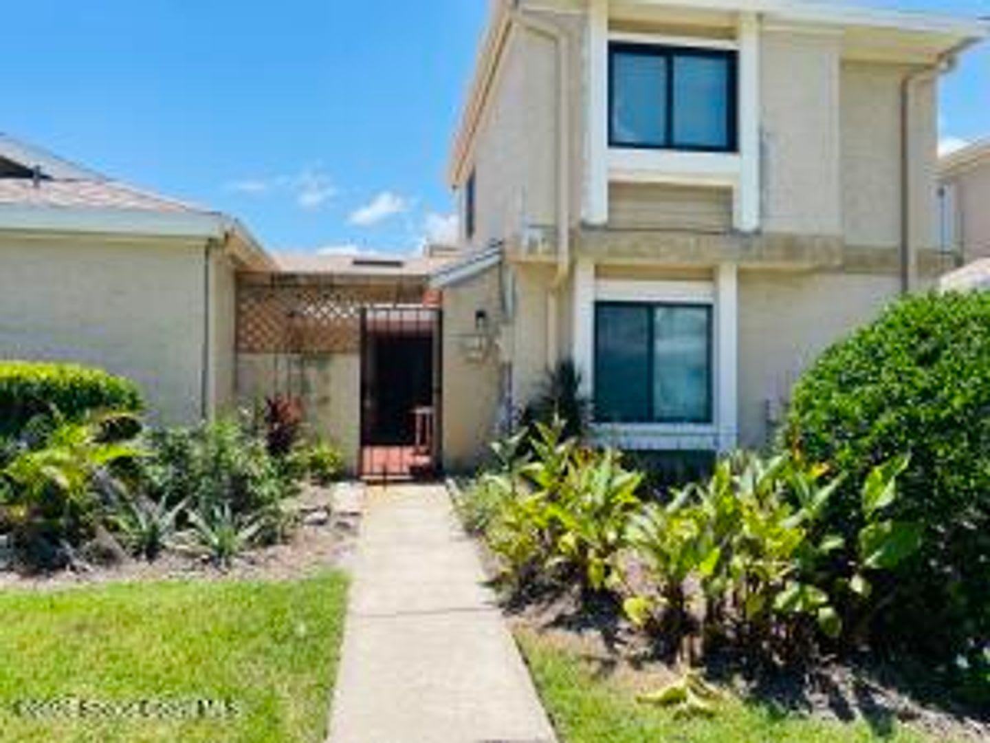 Short Term OR Long Term Rental Fully Furnished!! – photo 1